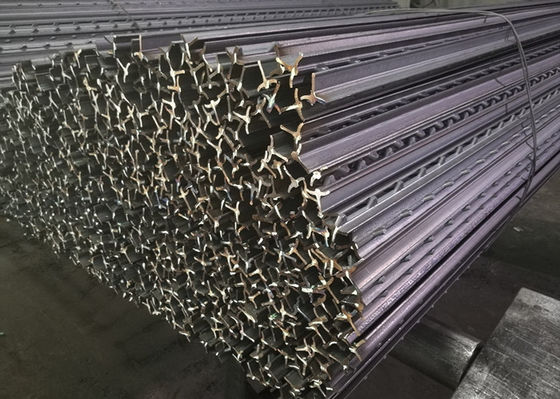 Amerykański styl Kolczasty T Post Fence Hot Dipped Galwanizowana powierzchnia Niski koszt